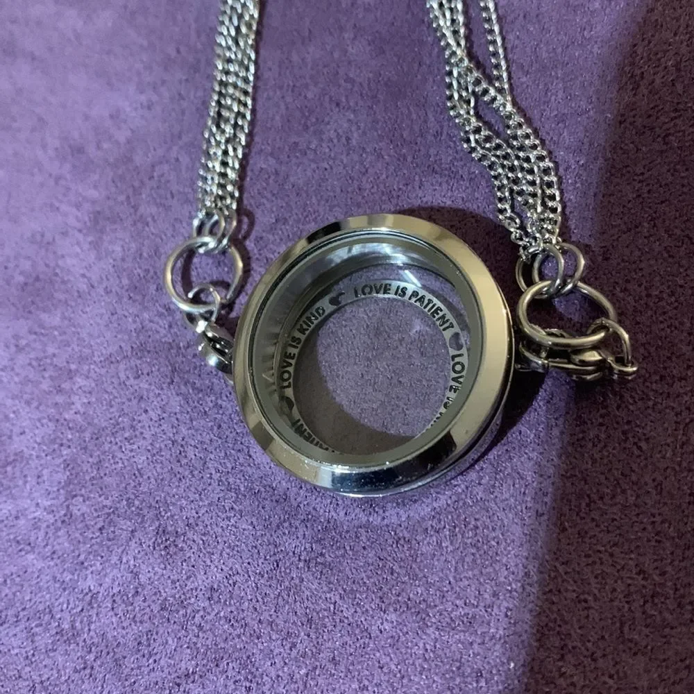 Love is Patient, Kind Border Plate For Fliating Lockets